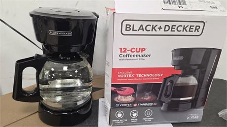 Black & decker 12 cup coffeemaker with permanent filter **item has been previou