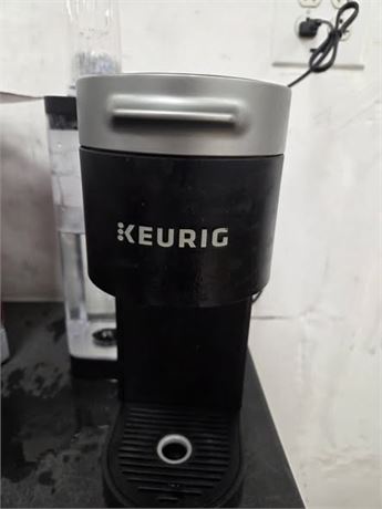Keurig K Supreme **item has been previously used. Tested and fully functional.